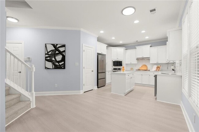 Building Photo - 265 Parc Dr