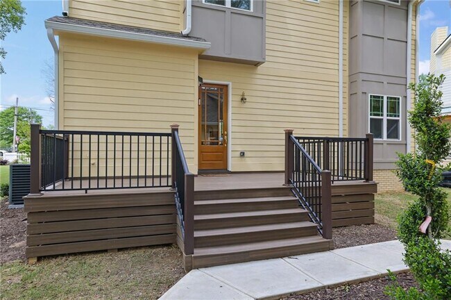 Building Photo - 5995 Spring St