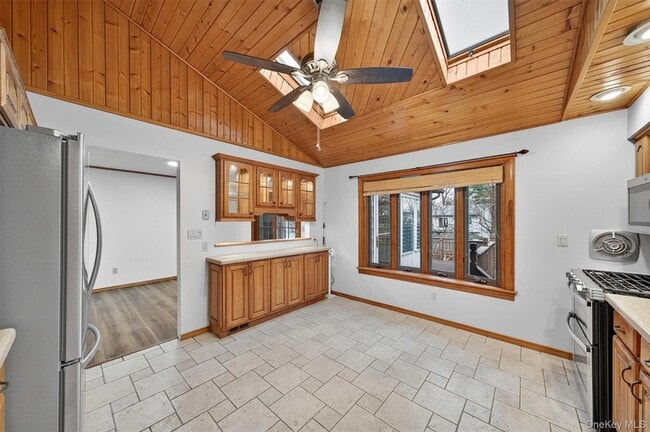 Building Photo - 8 Badami Dr