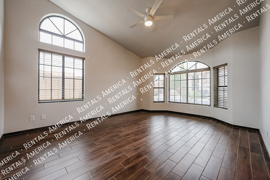 Building Photo - 1243 W Iris Dr
