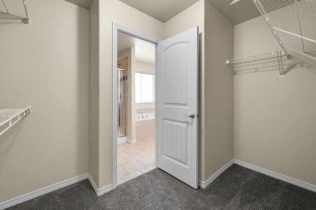 Building Photo - $2,650 - 4 Bed, 2.5 Bath Home with Fenced ...
