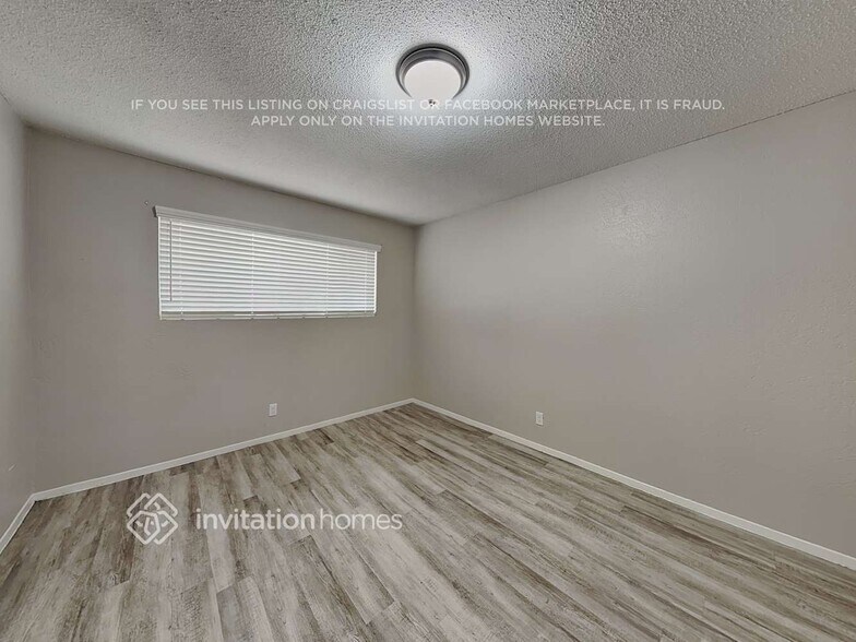 Building Photo - 3114 W Charter Oak Rd