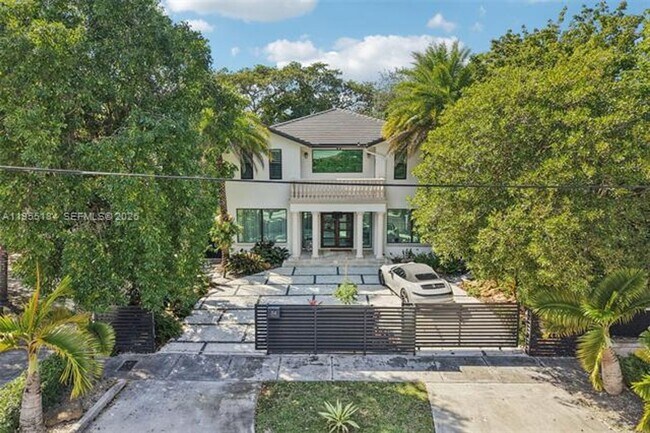 Building Photo - 34 SW 22nd Rd