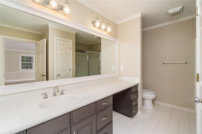 Building Photo - 565 River Chase Point