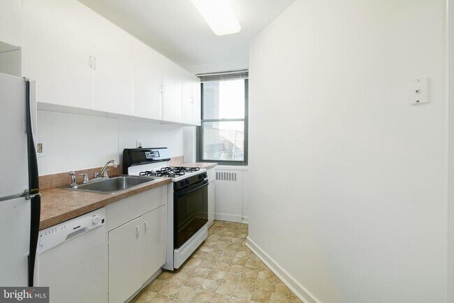 Building Photo - 2601 Pennsylvania Ave