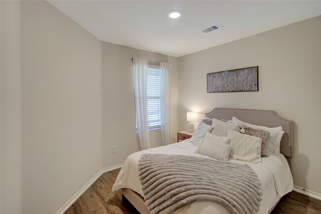 Building Photo - 14425 Conifer Dr