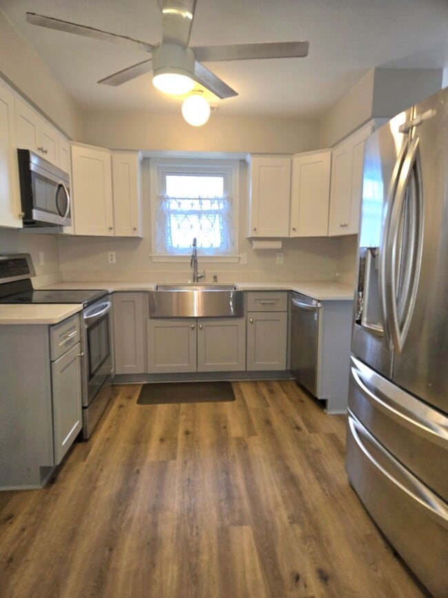 Building Photo - Beautiful Single Family Home!