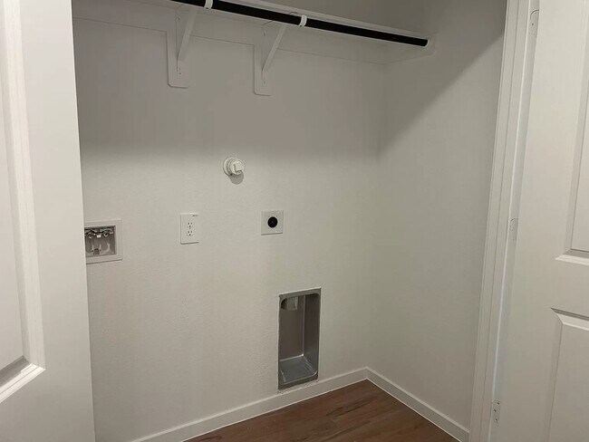 Building Photo - 17731 Grv Hl Dr