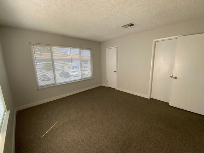 Building Photo - ***JUSTED REDUCED!!!*** Two-bedroom, one-and-a-half-bath townhouse in North Las Vegas.