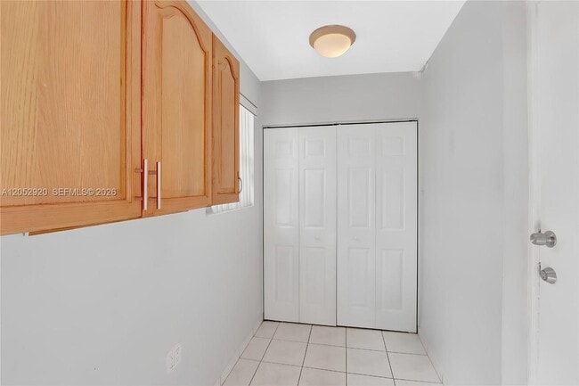 Building Photo - 2476 SW 17th St