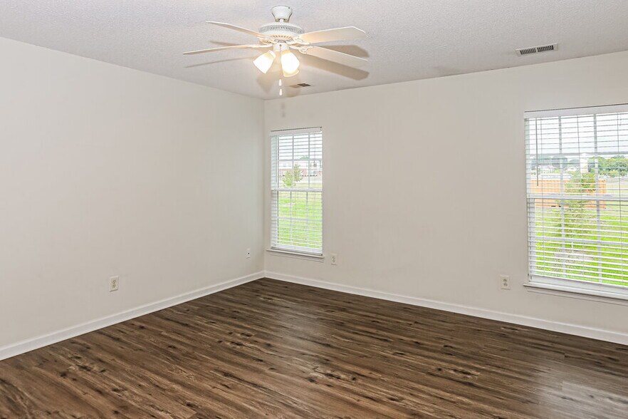 Building Photo - 1036 Meadowbrook Ln SW