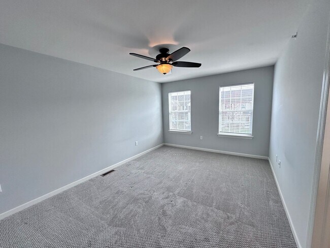 Building Photo - Charming 3 Bedroom Townhome in Palmyra