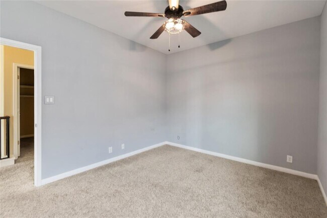 Building Photo - 13400 Briarwick Dr
