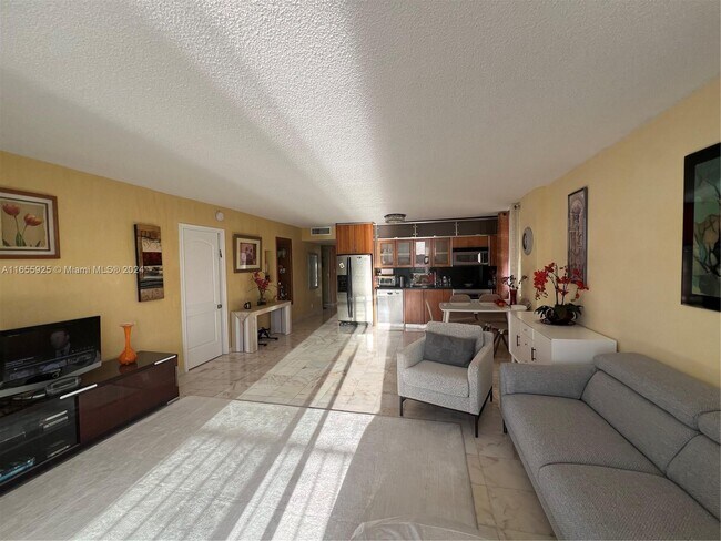 Building Photo - 1865 S Ocean Dr