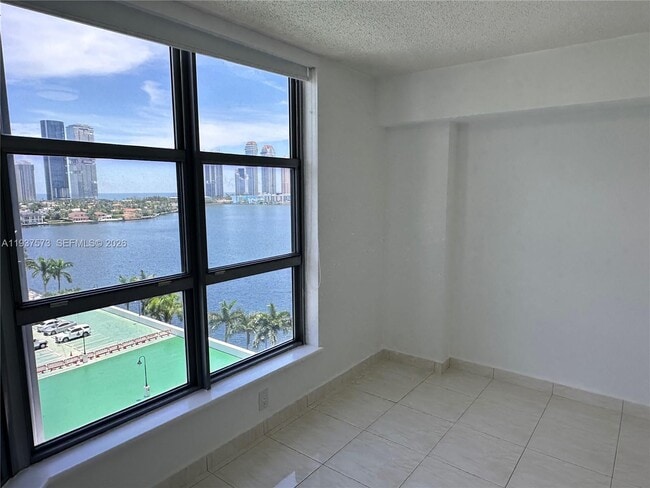 Building Photo - 3530 Mystic Pointe Dr