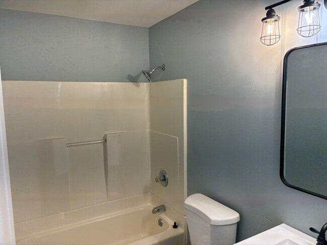 Building Photo - 2413 Chesstal St