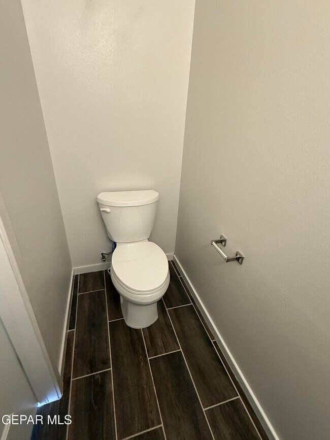 Building Photo - 804 Blingwood