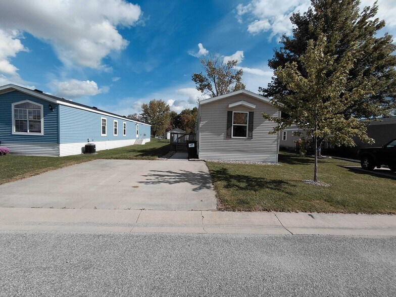 Building Photo - 2022 Mockingbird Pl NW