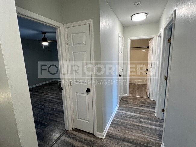 Building Photo - Beautiful 3 Bedroom 2.5 Bath Townhouse