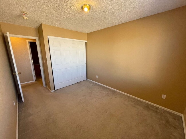 Building Photo - Lovely 3 Bed 3 Bath Home in Cherry Creek School District!