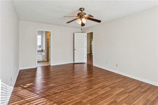 Building Photo - 3025 Vineyard Way