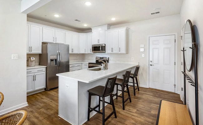 Building Photo - 6907 Stoddert Ln