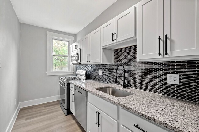 Building Photo - Stunning 2 bedroom home in Homestead available August 1!