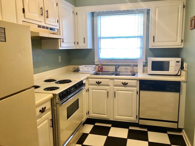 Building Photo - Flexible Lease Term Available for 2 Bed/1.5 Bath Townhome!
