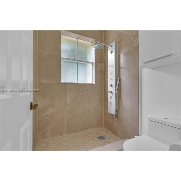 Building Photo - 8643 NW 112th Pl