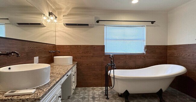 Building Photo - China Grove 4 bedroom, 3 bathroom