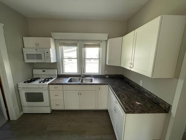 Primary Photo - 2332 19th St SW