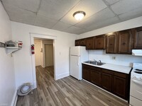 Building Photo - 1 br, 1 bath 4plex - 14 South Roland Stree...