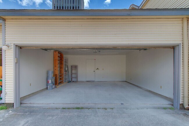 Building Photo - Foster Lane Town Homes NM