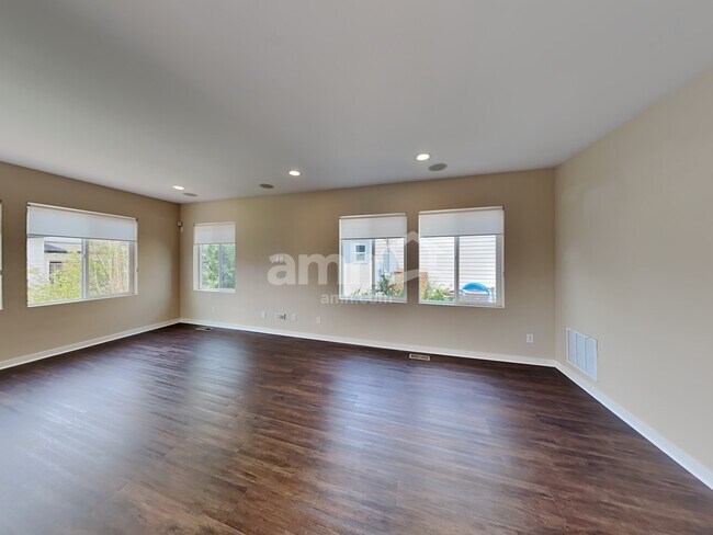 Building Photo - 10063 Salida St