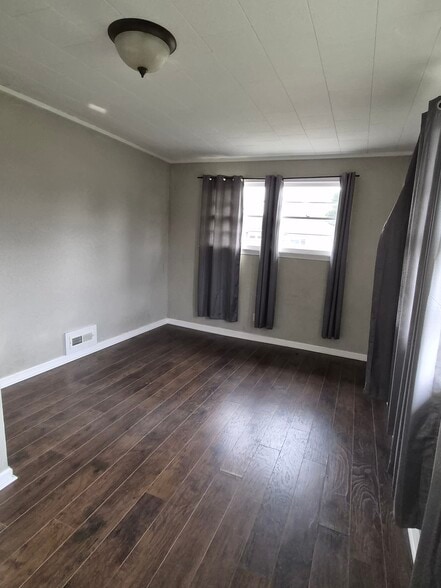 Building Photo - 418 Ewing St NW