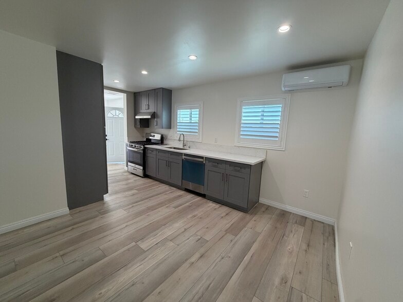 kitchen - 2540 E Dunes St