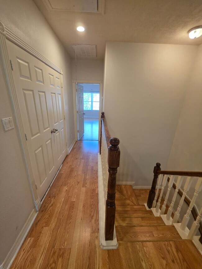 Building Photo - 16020 Fountainview Dr
