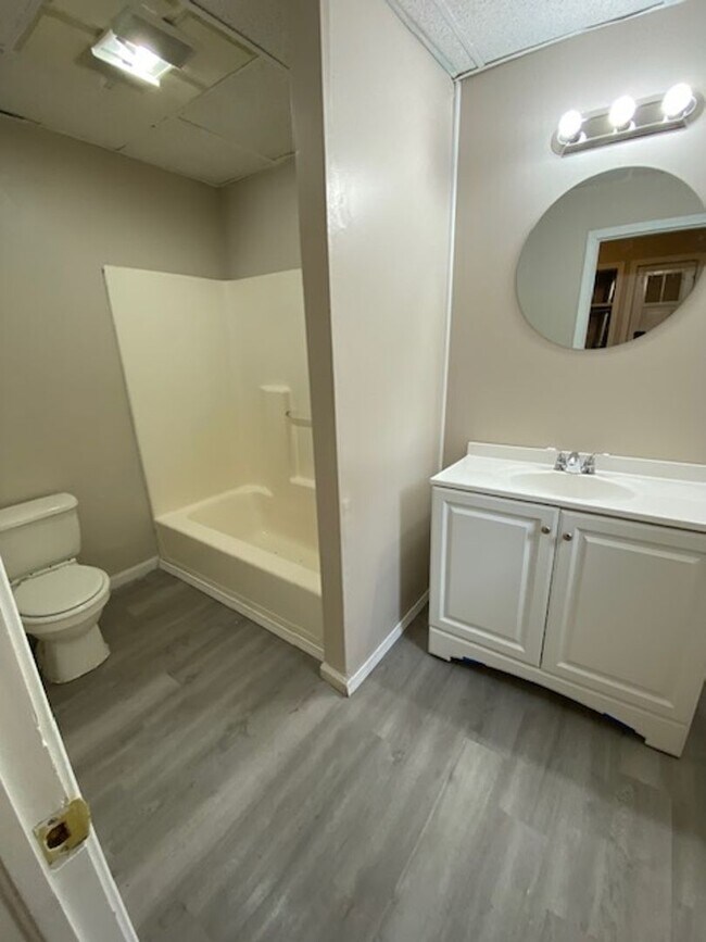 Building Photo - 56 Amm St