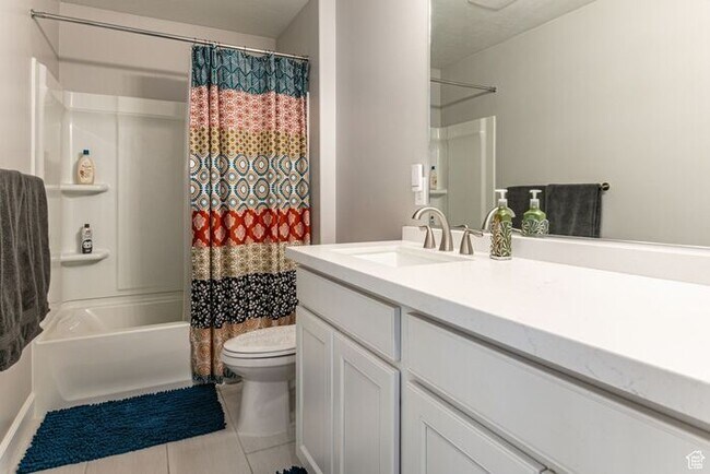 Building Photo - Awesome upgraded House w 2 car attached