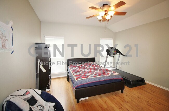 Building Photo - Beautiful 3/2/2 in Euless For Rent!