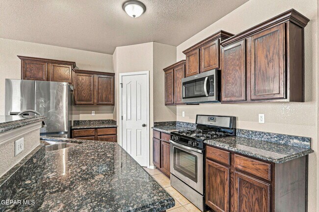 Building Photo - 641 Bariloche Dr