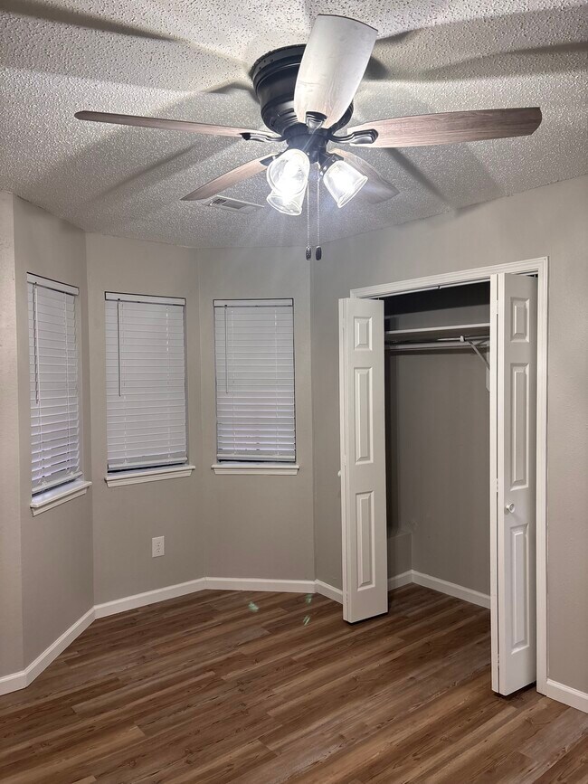 Building Photo - 3402 W Center St