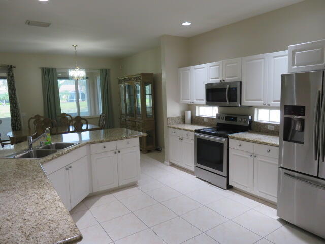 Building Photo - 589 Waverly Cir
