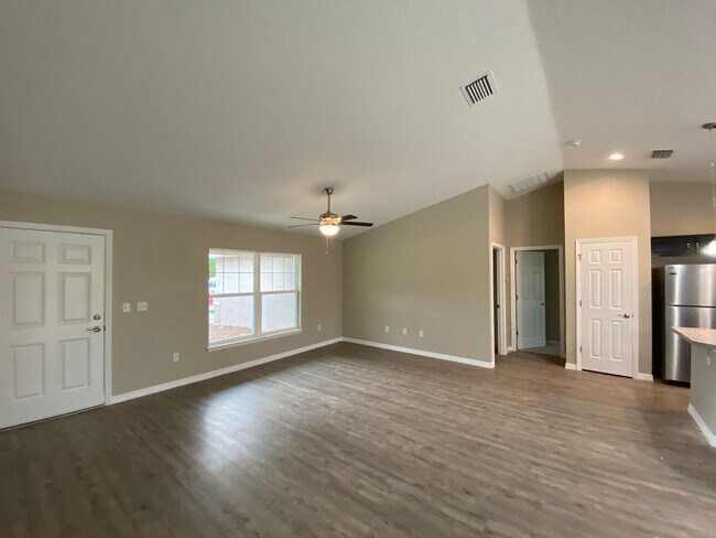 Building Photo - Custom Home - Desirable SW Ocala Neighborh...