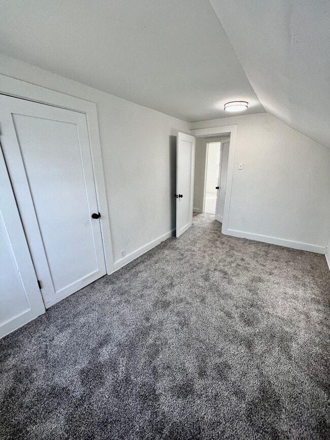 Building Photo - 4 Bedroom House in New Haven