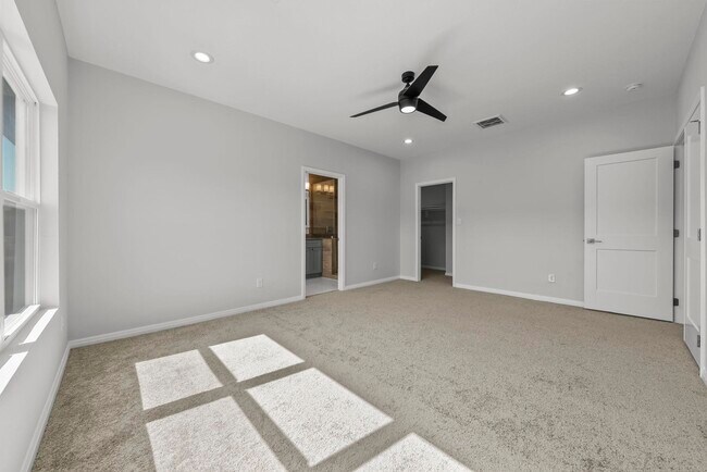 Building Photo - 105 Out Yonder