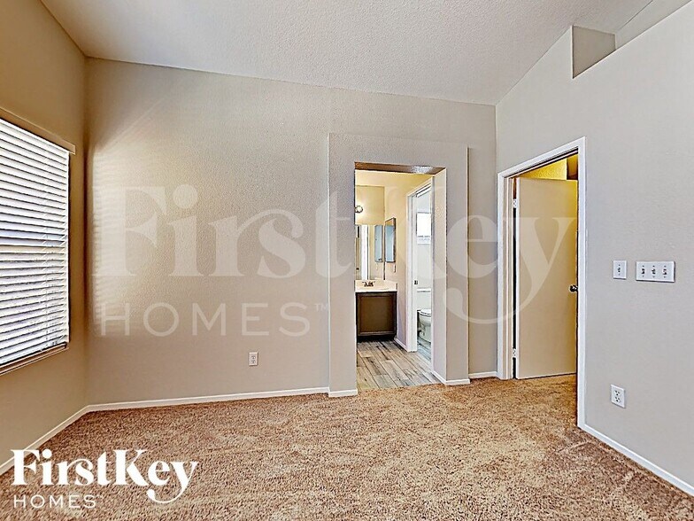 Building Photo - 4714 English Lavender Ave