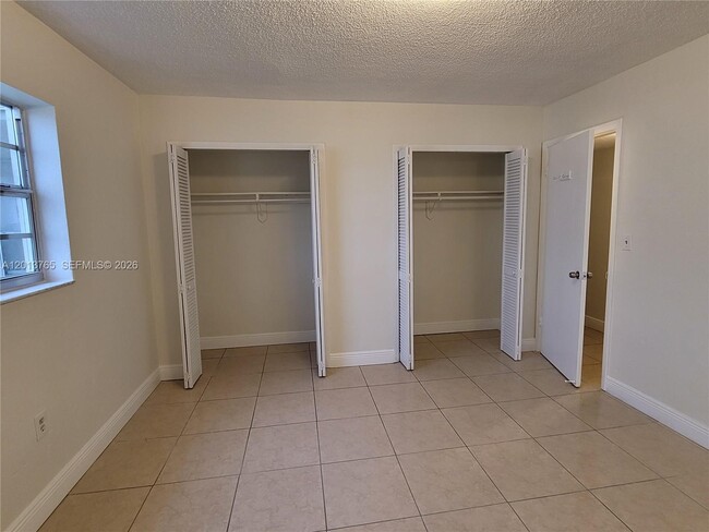 Building Photo - 3425 SW 89th Ave
