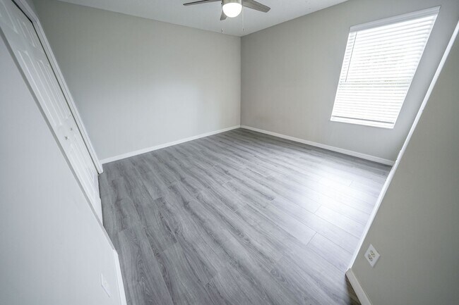 Building Photo - SPACIOUS 4 BEDROOM 2.5 BATH TWO STORY CLERMONT HOME