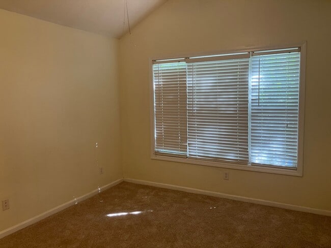 Building Photo - 3BR / 2.5BA @ Westbury Park